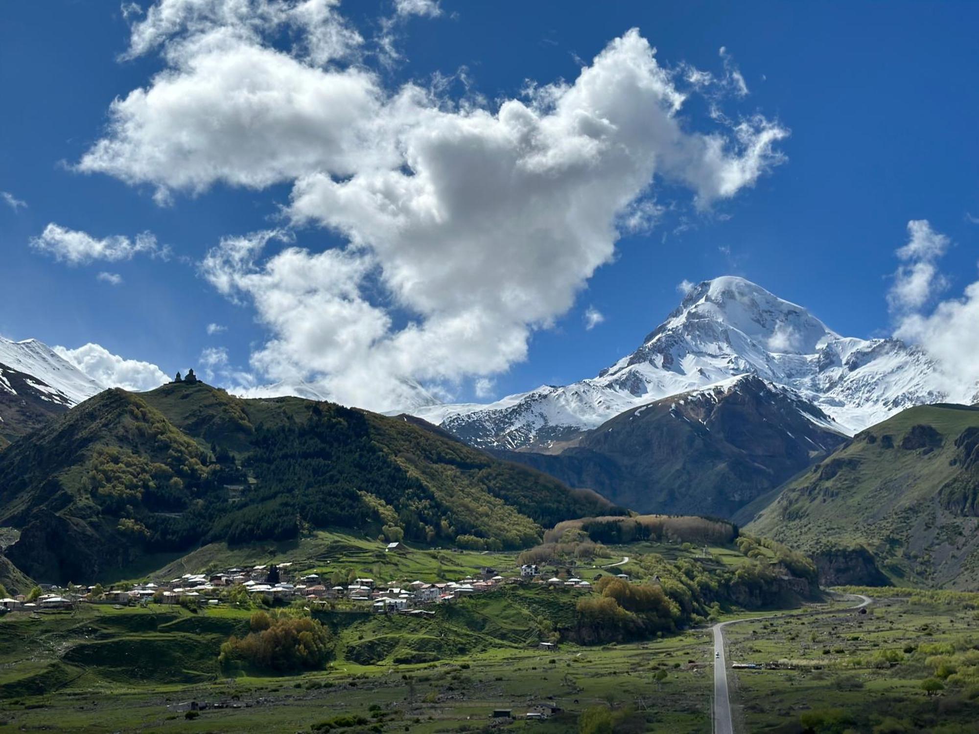 Hotel Axien Kazbegi Exterior photo