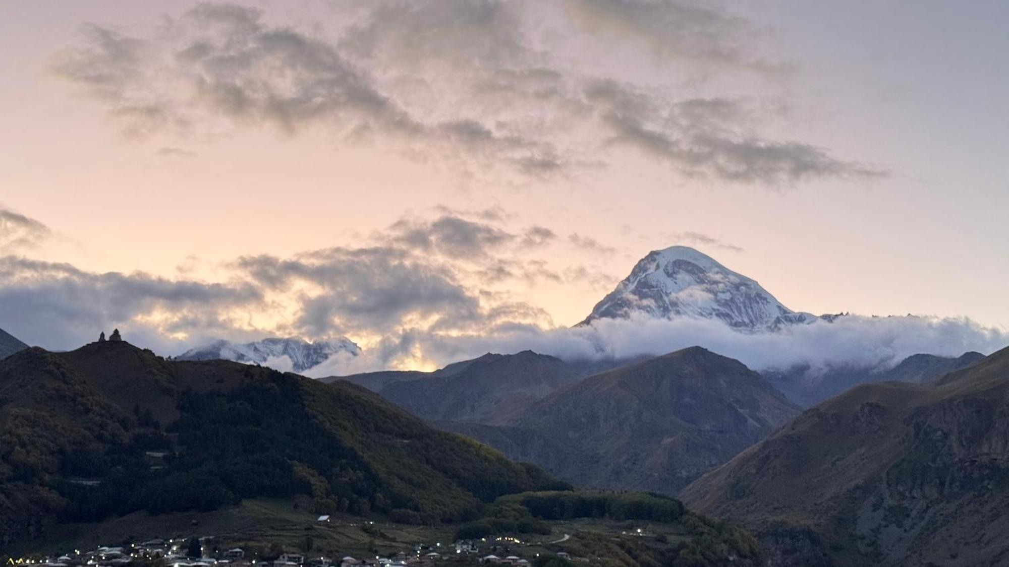 Hotel Axien Kazbegi Exterior photo