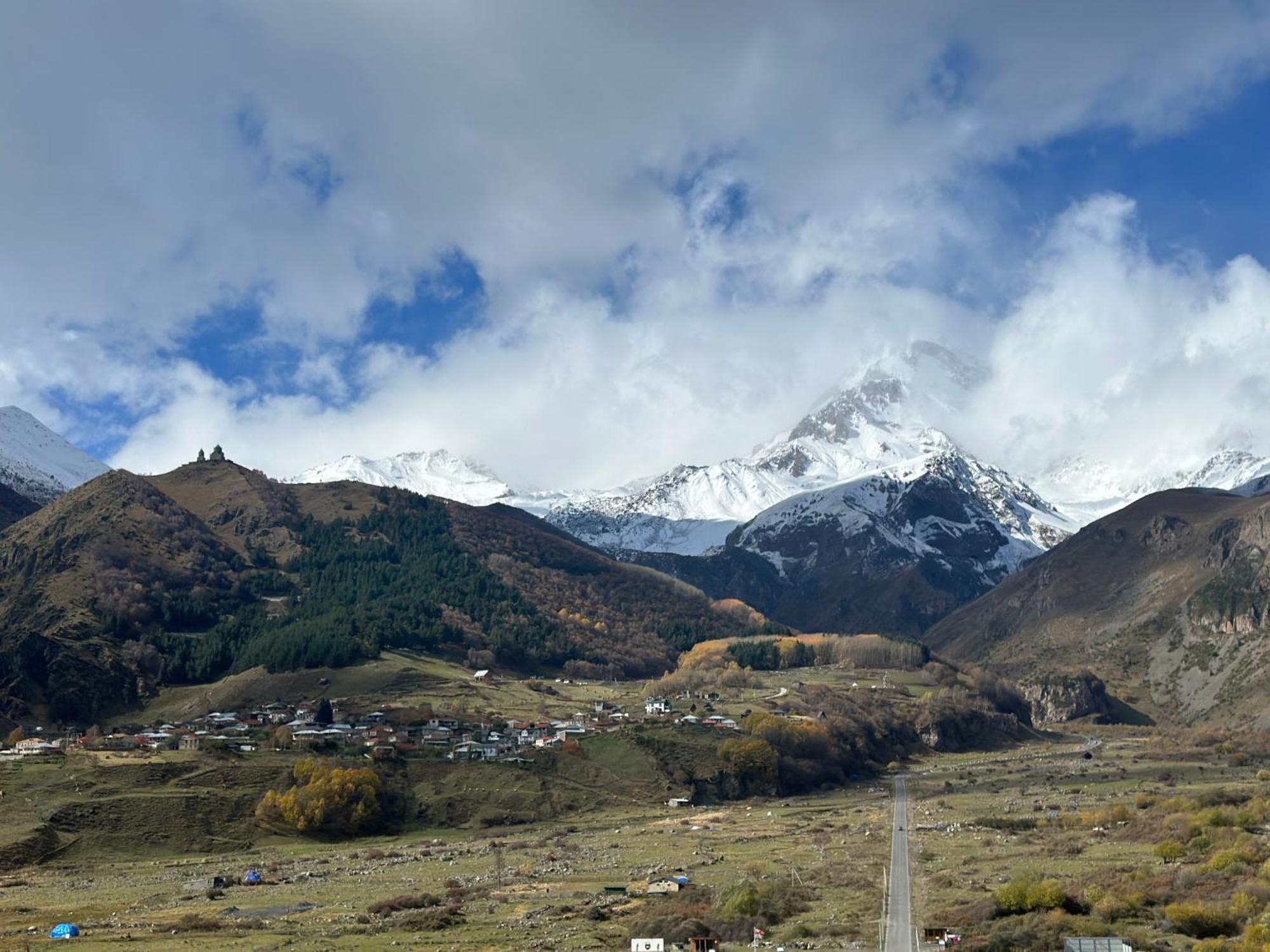Hotel Axien Kazbegi Exterior photo